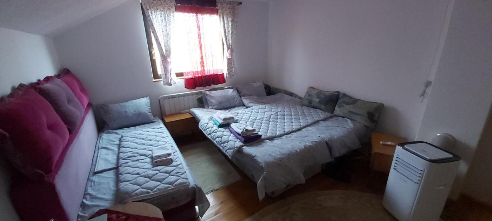 Hotel Sobe Majda Visoko Pokoj fotografie